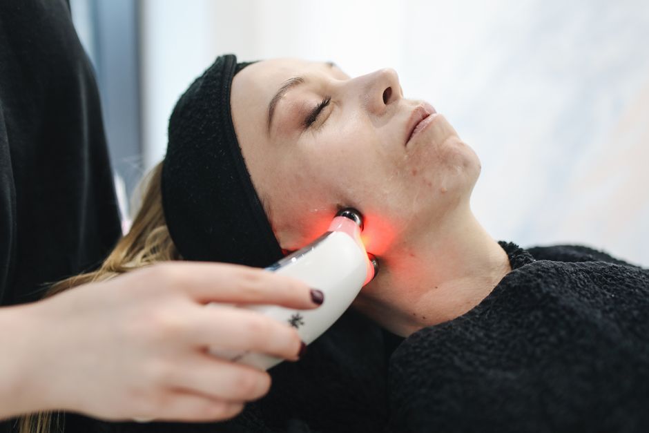 Stop the Sag with Laser Skin Tightening - The Shoreline Center for Laser & Cosmetic Surgery Laser skin tightening